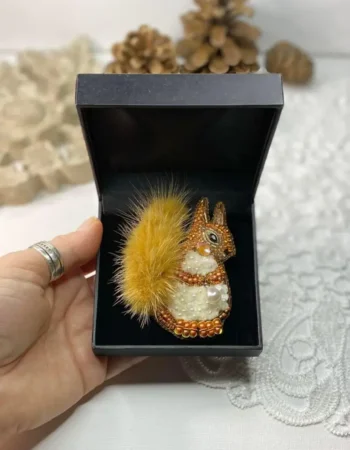 Вышитые броши Алена