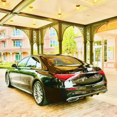 Транспортная компания. Премиальные автомобили. Костюм, галстук-Наш образ жизни!