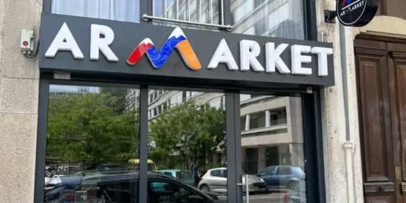 Армянский магазин славянских товаров в Лионе